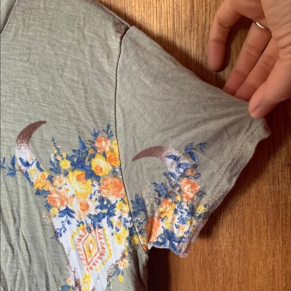 Floral cow skull country sage green top small - Picture 4 of 4